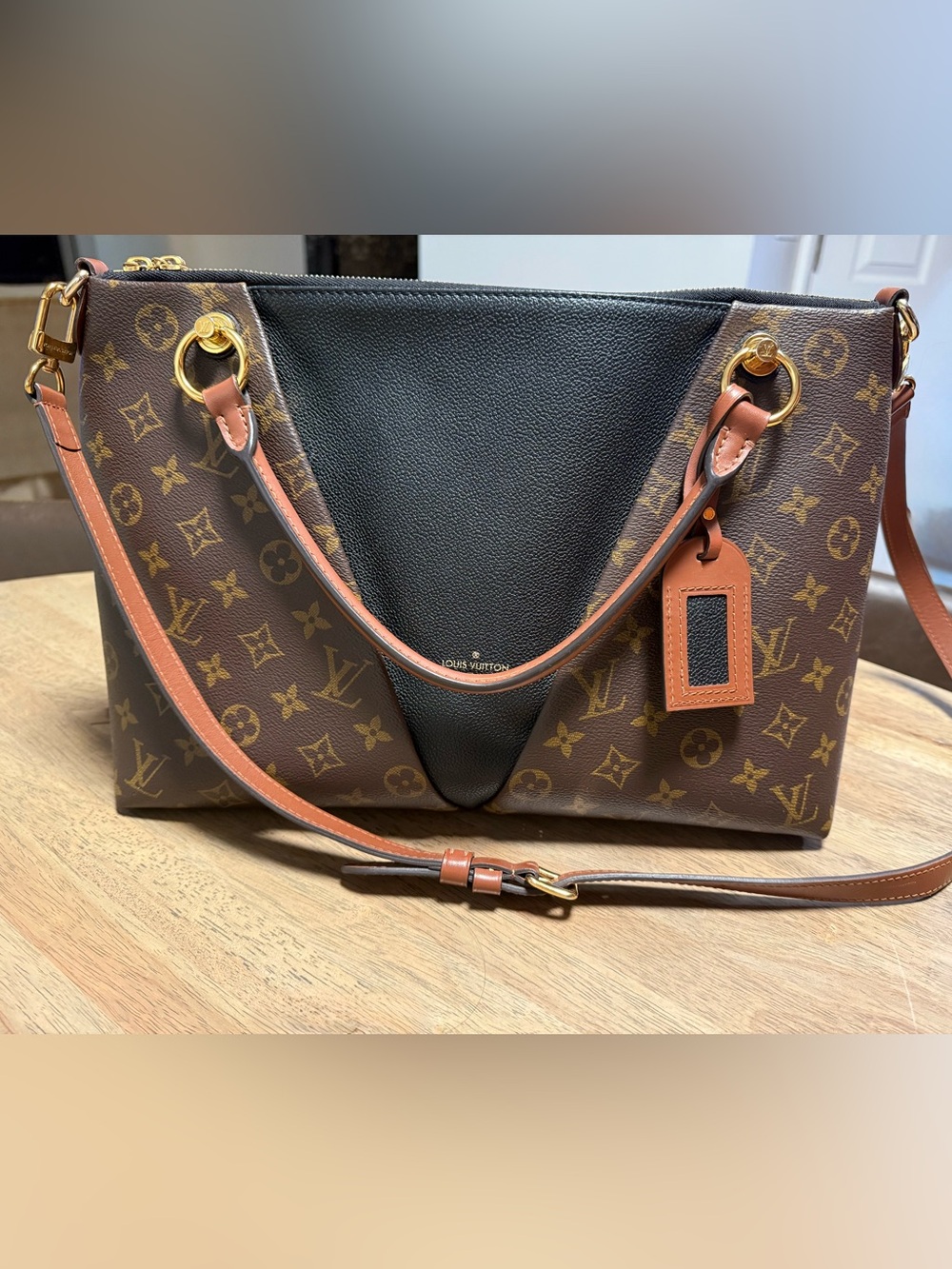 Authentic Louis Vuitton Monogram V Tote MM